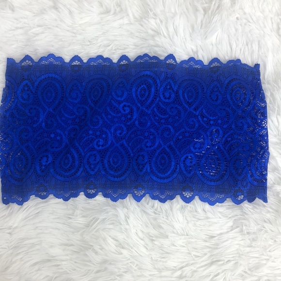 Intimately Seamless and Lace Reversible Bandeau - Picture 4 of 9